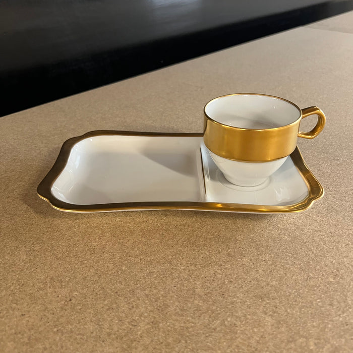 Beautiful 22K gold trimmed snack set by Seyei Japan.  8 cups and 8 plates.    Vintage set.  Some slight wear.